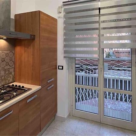 3 Fermate Dal Colosseo - Casa Vacanze Elena - 50 M Da Metro Garbatella Rome Bagian luar foto