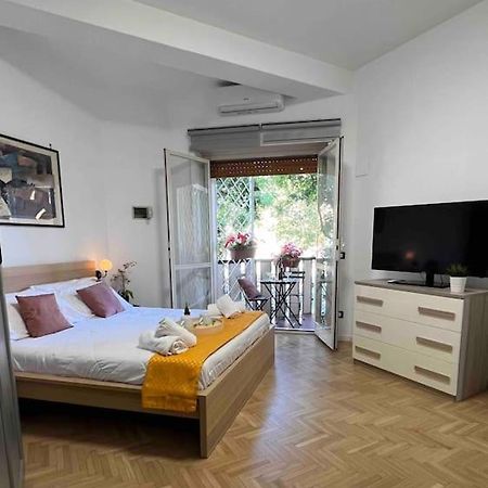 3 Fermate Dal Colosseo - Casa Vacanze Elena - 50 M Da Metro Garbatella Rome Bagian luar foto