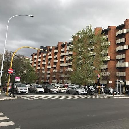 3 Fermate Dal Colosseo - Casa Vacanze Elena - 50 M Da Metro Garbatella Rome Bagian luar foto