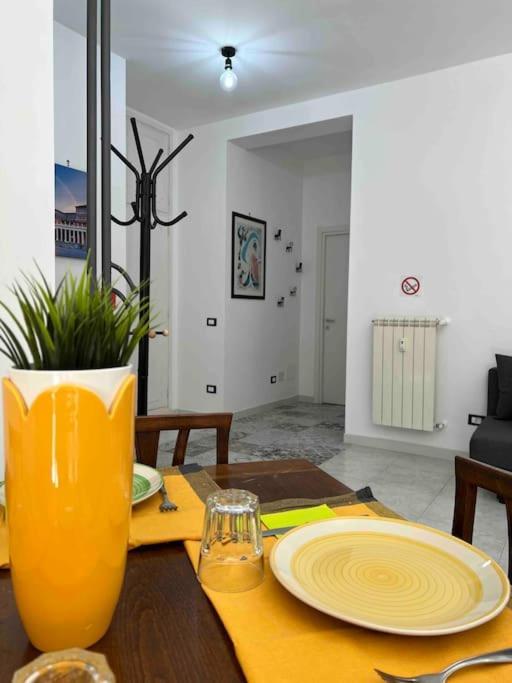 3 Fermate Dal Colosseo - Casa Vacanze Elena - 50 M Da Metro Garbatella Rome Bagian luar foto