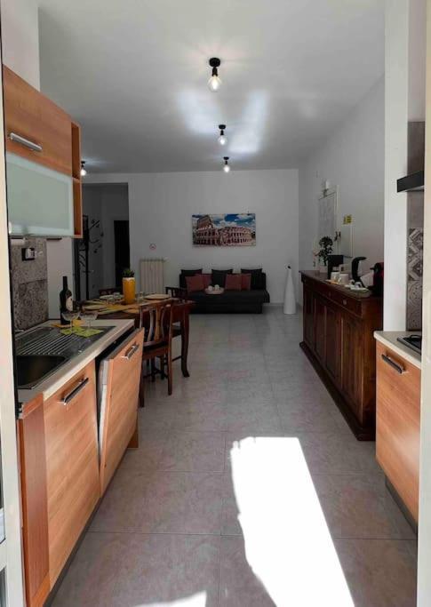 3 Fermate Dal Colosseo - Casa Vacanze Elena - 50 M Da Metro Garbatella Rome Bagian luar foto