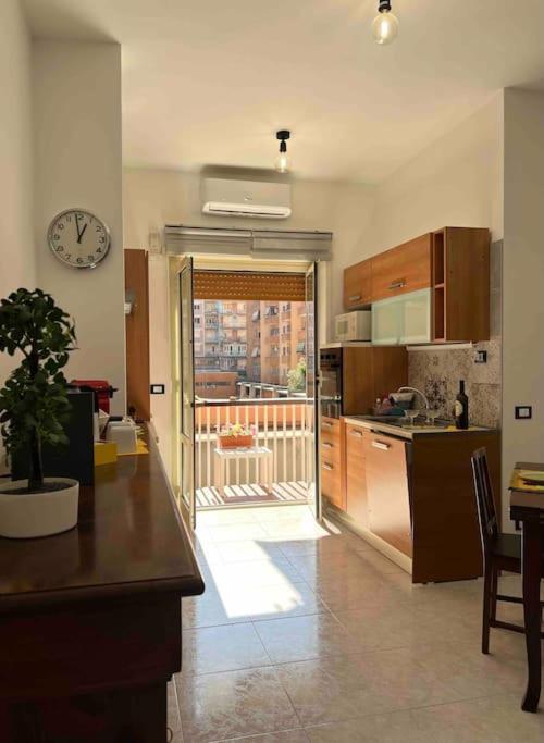 3 Fermate Dal Colosseo - Casa Vacanze Elena - 50 M Da Metro Garbatella Rome Bagian luar foto
