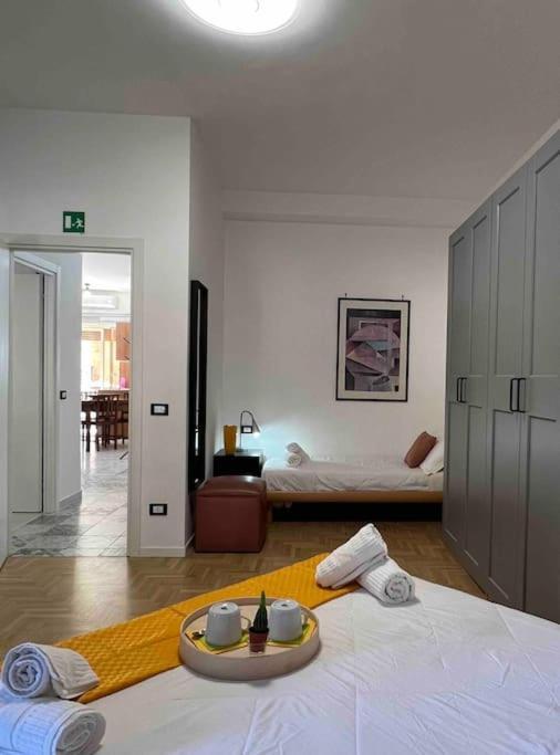 3 Fermate Dal Colosseo - Casa Vacanze Elena - 50 M Da Metro Garbatella Rome Bagian luar foto