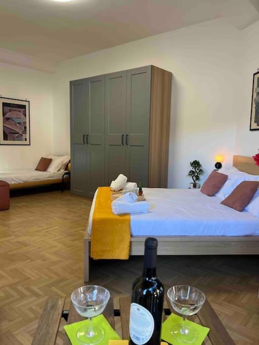 3 Fermate Dal Colosseo - Casa Vacanze Elena - 50 M Da Metro Garbatella Rome Bagian luar foto