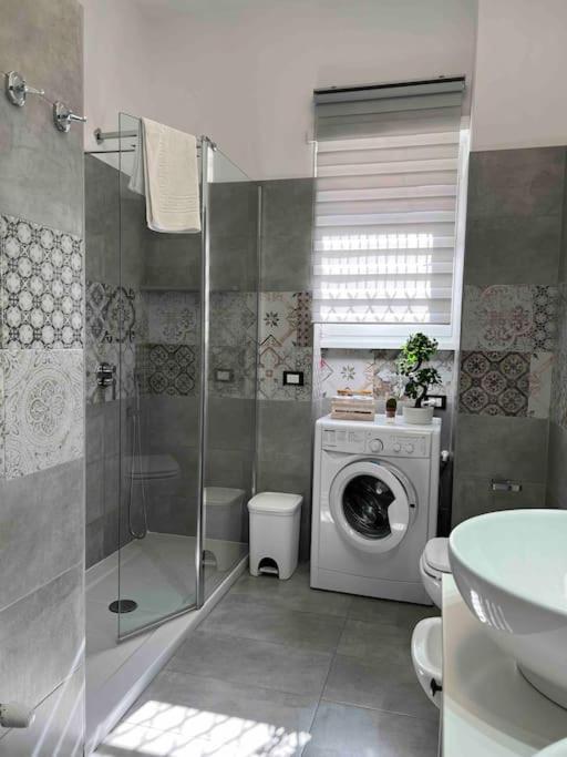3 Fermate Dal Colosseo - Casa Vacanze Elena - 50 M Da Metro Garbatella Rome Bagian luar foto