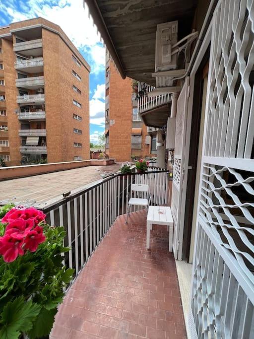 3 Fermate Dal Colosseo - Casa Vacanze Elena - 50 M Da Metro Garbatella Rome Bagian luar foto