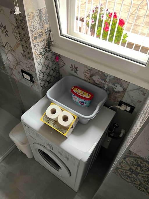 3 Fermate Dal Colosseo - Casa Vacanze Elena - 50 M Da Metro Garbatella Rome Bagian luar foto