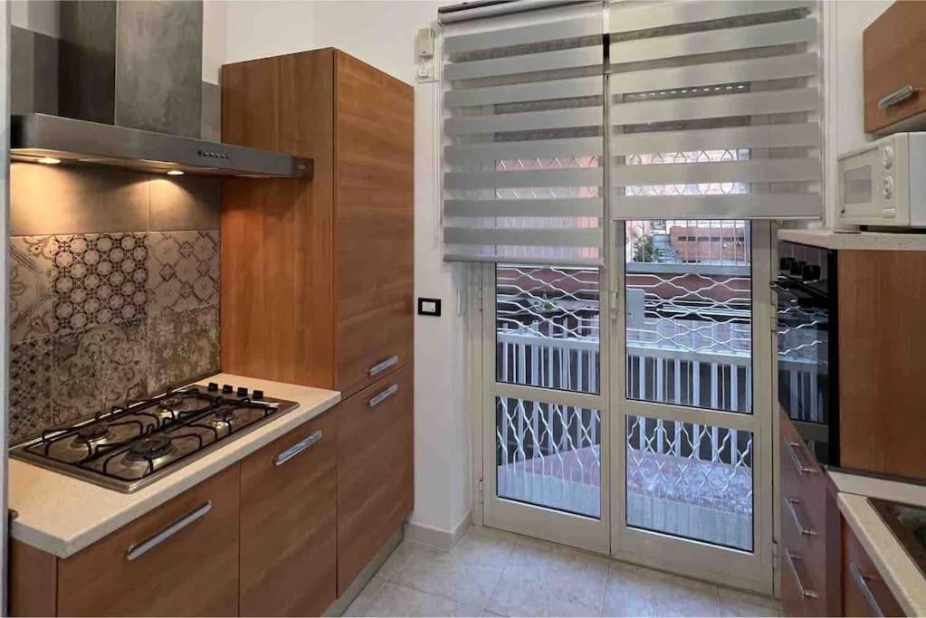 3 Fermate Dal Colosseo - Casa Vacanze Elena - 50 M Da Metro Garbatella Rome Bagian luar foto