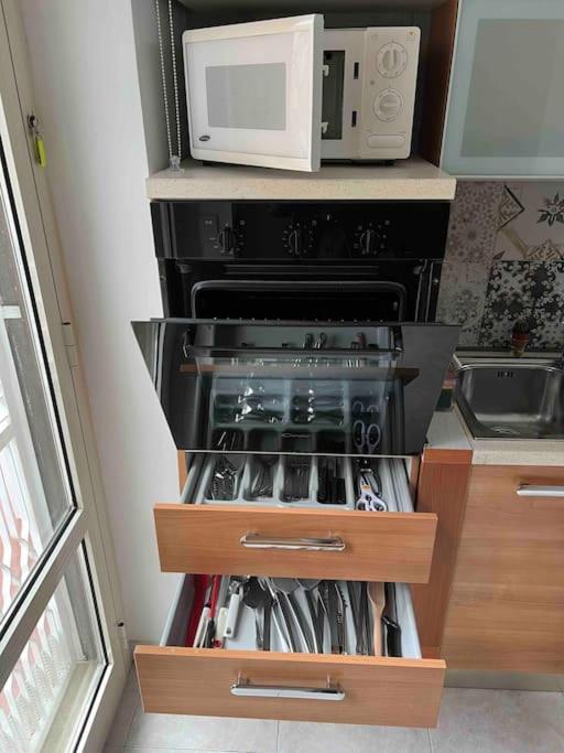3 Fermate Dal Colosseo - Casa Vacanze Elena - 50 M Da Metro Garbatella Rome Bagian luar foto