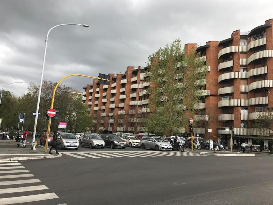 3 Fermate Dal Colosseo - Casa Vacanze Elena - 50 M Da Metro Garbatella Rome Bagian luar foto