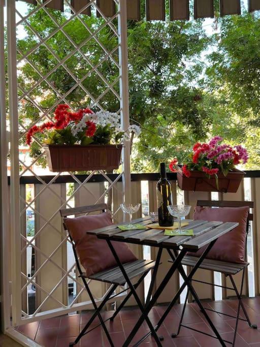 3 Fermate Dal Colosseo - Casa Vacanze Elena - 50 M Da Metro Garbatella Rome Bagian luar foto