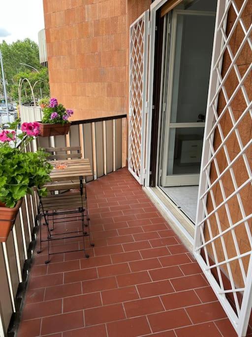 3 Fermate Dal Colosseo - Casa Vacanze Elena - 50 M Da Metro Garbatella Rome Bagian luar foto