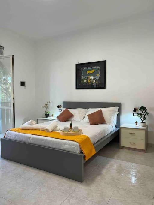 3 Fermate Dal Colosseo - Casa Vacanze Elena - 50 M Da Metro Garbatella Rome Bagian luar foto