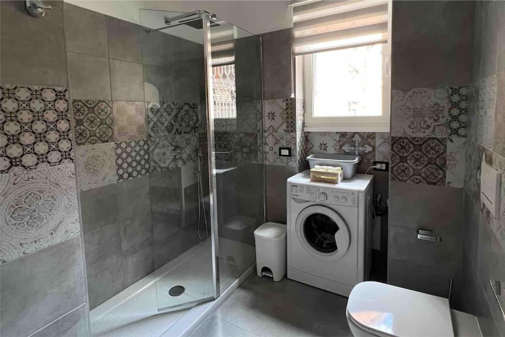 3 Fermate Dal Colosseo - Casa Vacanze Elena - 50 M Da Metro Garbatella Rome Bagian luar foto