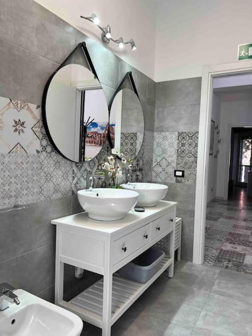 3 Fermate Dal Colosseo - Casa Vacanze Elena - 50 M Da Metro Garbatella Rome Bagian luar foto